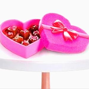 Miniverse Make It Mini Valentine Chocolate Box no resin